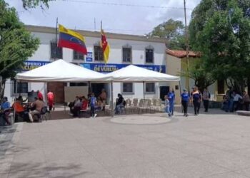 Establecido centro de operaciones en Guarenas luego de movimiento telúrico