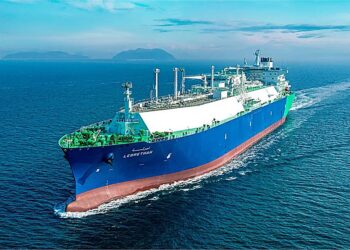 Tres embarcaciones con gas natural licuado zarpan del estrecho de Ormuz con destino a Asia