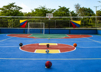 Carrizal reinaugura cancha multifuncional en la comunidad Francisco de Miranda
