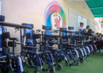 Distribuyen apoyos técnicos en el Centro de Parálisis Cerebral de Mariño