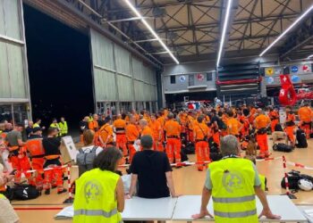 Arriban a Venezuela 80 especialistas en salvamento y 18 toneladas de suministros procedentes de Suiza