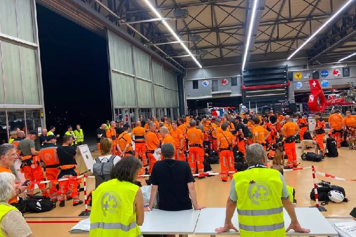 Arriban a Venezuela 80 especialistas en salvamento y 18 toneladas de suministros procedentes de Suiza