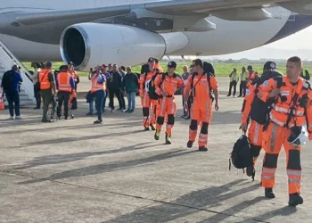 Grupo de socorristas de Chile llega a Venezuela para rastrear sobrevivientes