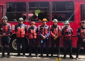 Bomberos de Miranda se incorporan a tareas de salvamento en La Guaira