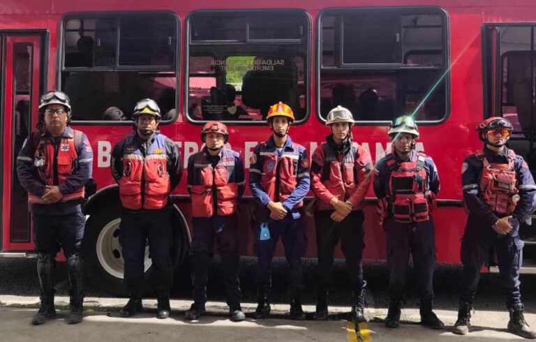 Bomberos de Miranda se incorporan a tareas de salvamento en La Guaira