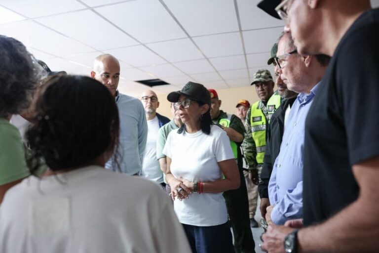 Presidenta (E) Delcy Rodríguez visitó refugios temporales que asisten a más de 250 personas en La Guaira