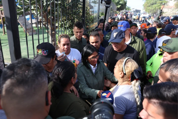 Presidenta (E) despacha dos mil 600 toneladas de provisiones hacia las áreas damnificadas