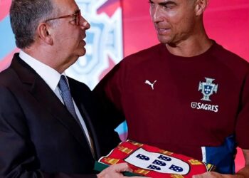 Mandatario luso encomienda una misión a Cristiano Ronaldo