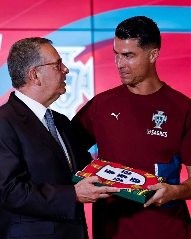 Mandatario luso encomienda una misión a Cristiano Ronaldo
