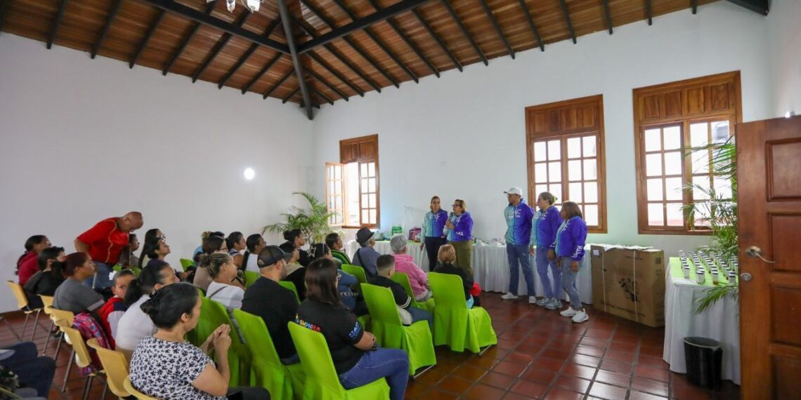Entregan más de 200 ayudas técnicas y medicamentos en el municipio Carrizal