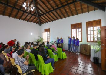Entregan más de 200 ayudas técnicas y medicamentos en el municipio Carrizal