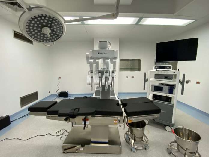El Hospital Universitario innova en cirugía robótica