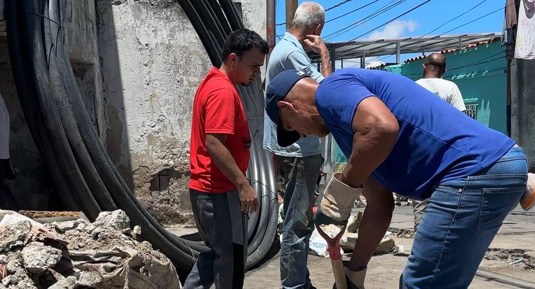 Jennifer Mujica y el poder comunal garantizan agua en Simón Bolívar