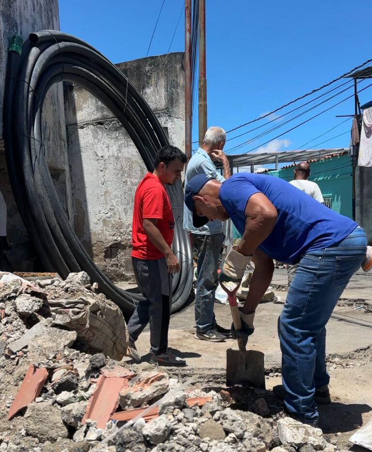 Jennifer Mujica y el poder comunal garantizan agua en Simón Bolívar