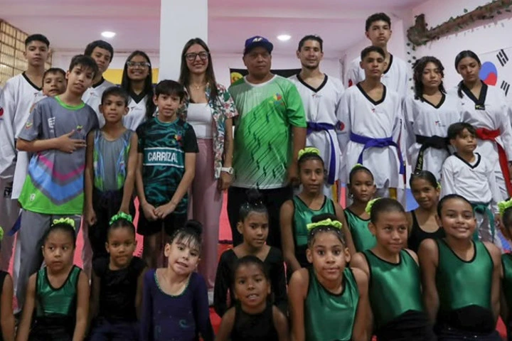 Inauguran nuevo centro deportivo en la avenida Sucre en beneficio de 200 infantes de Carrizal