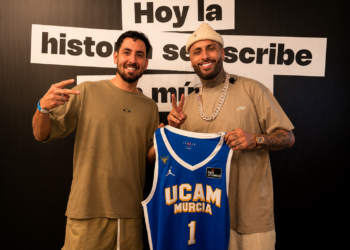 Nicky Jam sorprende al entrenar y jugar con la cantera del UCAM Murcia CB