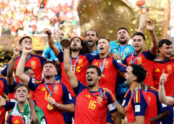 España se convierte en el monarca del fútbol masculino y femenino