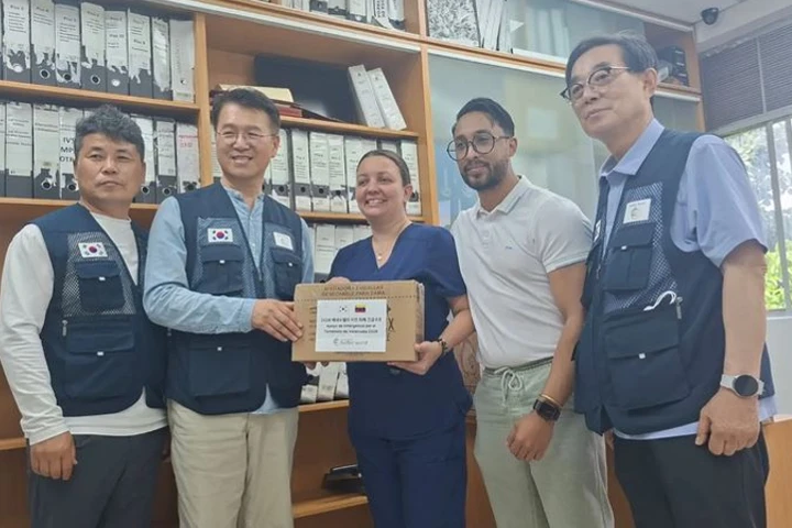 Corea del Sur entrega donación humanitaria al Hospital Pérez Carreño