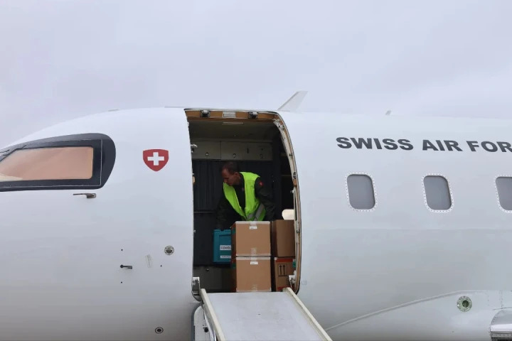 Llega al país una tonelada de suministros sanitarios desde Suiza