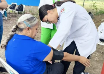 Sistema Público de Salud en Aragua ofrece asistencia integral a familias damnificadas de La Guaira