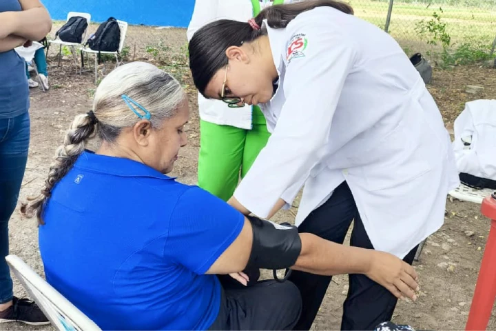 Sistema Público de Salud en Aragua ofrece asistencia integral a familias damnificadas de La Guaira