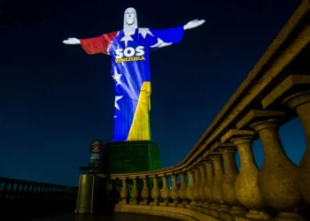 El Cristo Redentor de Brasil se ilumina en respaldo a Venezuela