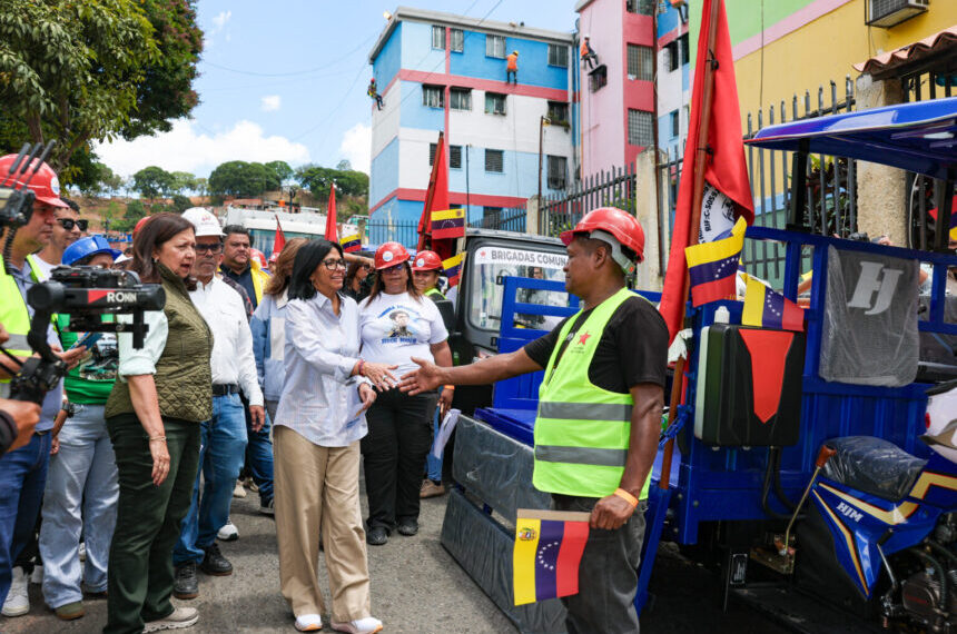El plan Venezuela renace avanza con la metodología del semáforo verde, amarillo y rojo para clasificar las edificaciones afectadas por el doblete sísmico del pasado 24J