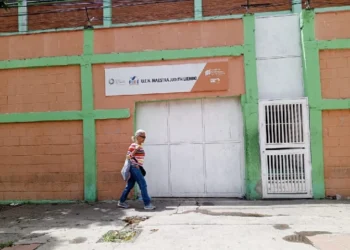 Refugio temporal de El Valle acoge a familias damnificadas por los movimientos telúricos
