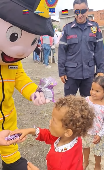 Bomberos de Miranda llevan a cabo actividad recreativa en El Junquito dirigida a niños, niñas y adolescentes afectados por el desastre