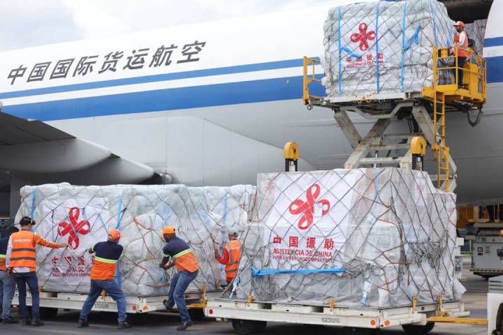China ratifica su respaldo a Venezuela mediante el envío de 85 toneladas de asistencia humanitaria