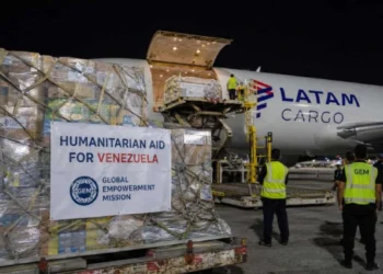 Portugal remite 13 toneladas de suministros y ambulancias a Venezuela