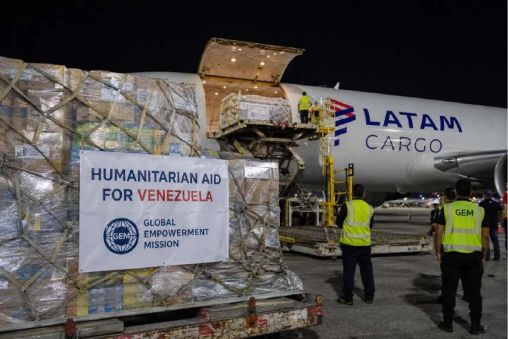 Portugal remite 13 toneladas de suministros y ambulancias a Venezuela