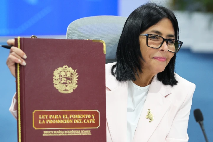 Presidenta Delcy Rodríguez promulga leyes para el fomento y promoción del cacao y del café