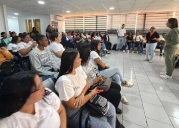 MinSalud y OPS instruyen a personal de vacunación en albergues provisionales