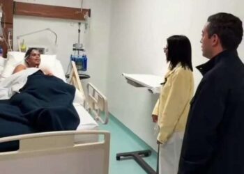 «Hoy abracé un milagro»: Delcy Rodríguez visitó a Hernán Gil
