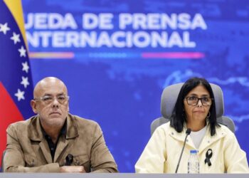 Presidenta encargada resalta la prontitud de la reacción estatal frente al fenómeno telúrico