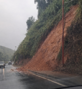Despliegue de equipos técnicos atiende fallas eléctricas en la Panamericana y avería de agua en Calle El Mango