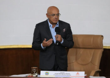 Jorge Rodríguez oficializa «hoja de trabajo conjunta con exmiembros de la AN 2015-2020» a partir del 1° de agosto