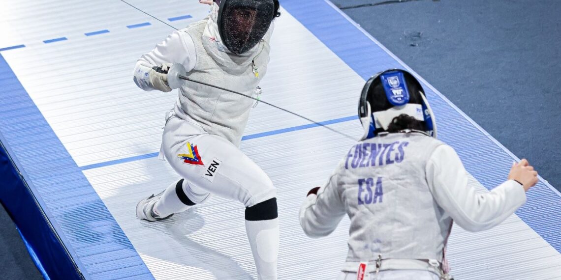 Anabella Acurero obtuvo la medalla de oro en esgrima