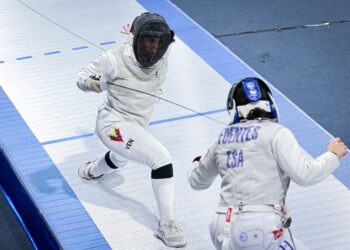 Anabella Acurero obtuvo la medalla de oro en esgrima