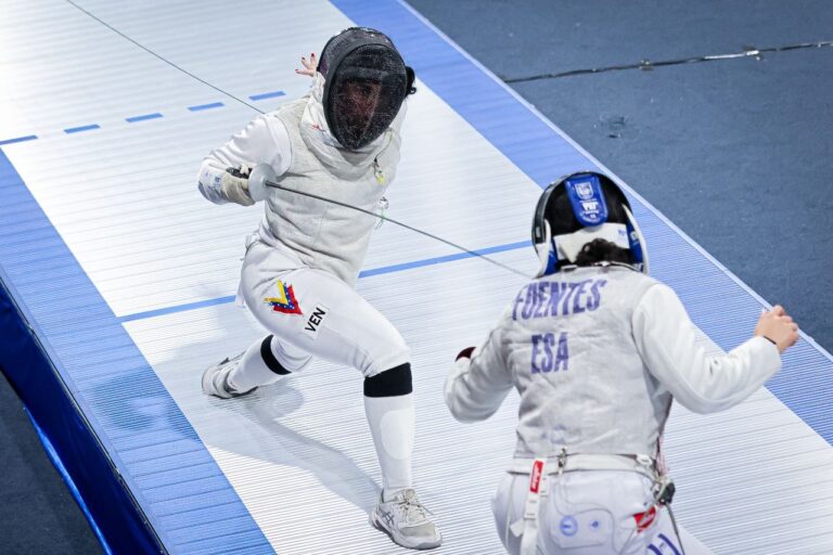 Anabella Acurero obtuvo la medalla de oro en esgrima