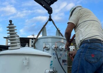 Instalan transformador de 100KVA para restituir el servicio eléctrico en el sector Las Cumbres de Aragüita 2