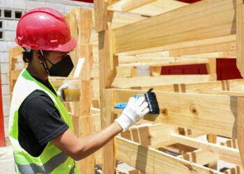 Impulsan de nuevo carpintería industrial para afianzar la economía comunitaria en Miranda