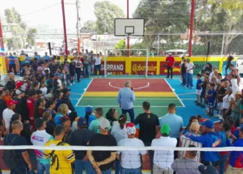Inauguran complejo deportivo polivalente en la comunidad Simón Bolívar de Miranda