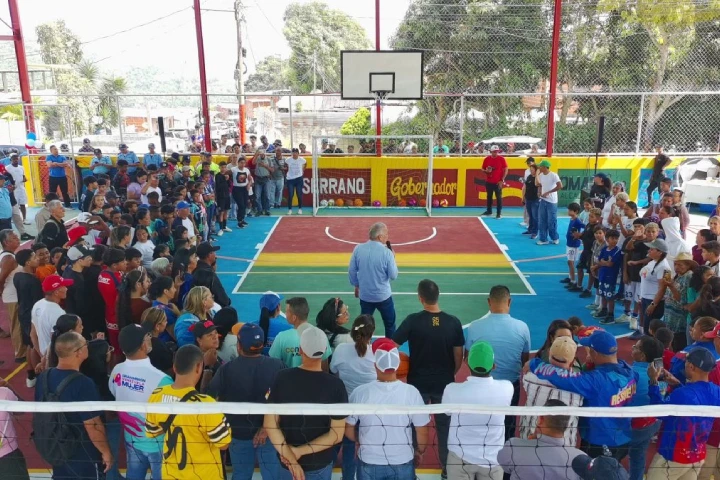 Inauguran complejo deportivo polivalente en la comunidad Simón Bolívar de Miranda
