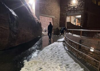 Intensa granizada paraliza el tránsito en Denver y provoca demoras masivas en vuelos