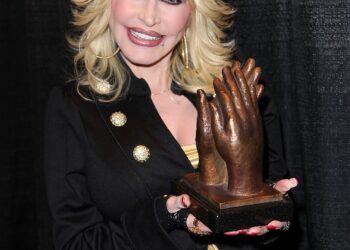 Muere Dolly Parton a los 80 años tras una breve batalla contra el cáncer