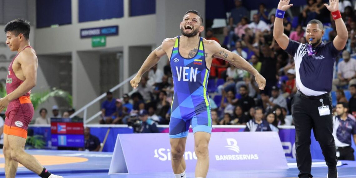 La lucha venezolana concluye con plata en Santo Domingo