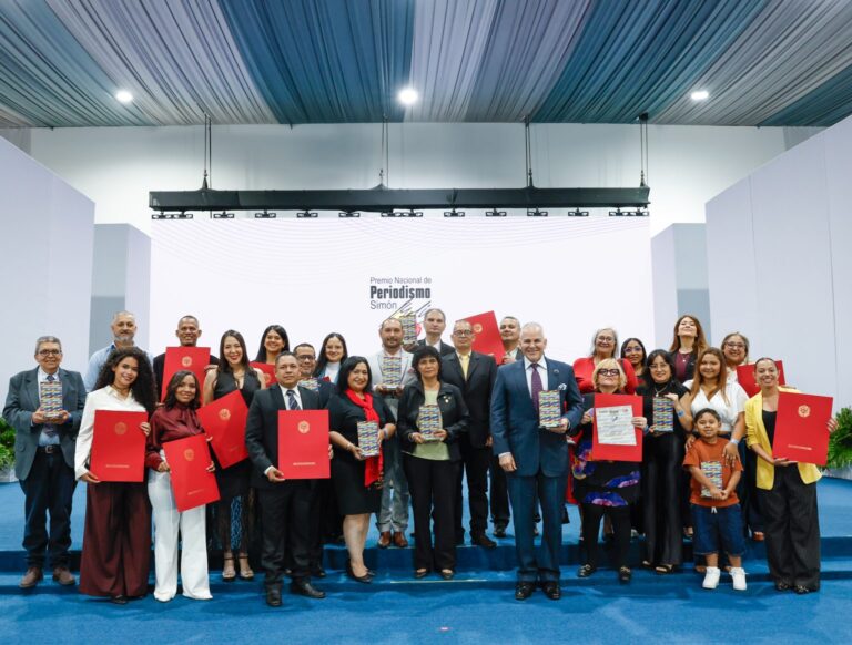 Presidenta Delcy Rodríguez encabeza entrega del Premio Nacional de Periodismo Simón Bolívar 2026