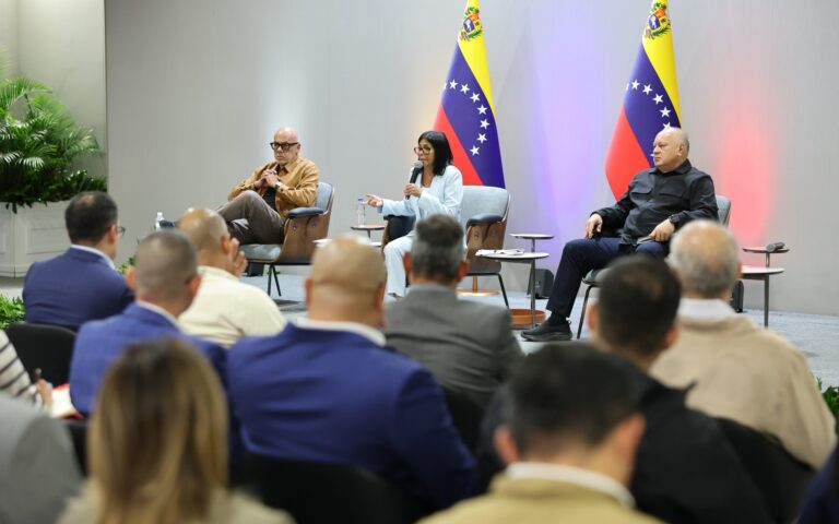 Presidenta Delcy Rodríguez lidera reunión de trabajo con gobernadores, alcaldes y Alto Mando Político